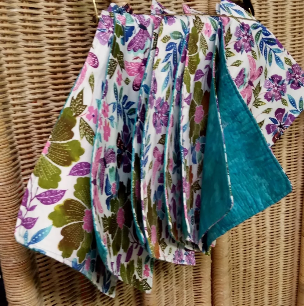 Vintage Handcrafted Set of 8 PlaceMats  Floral Butterflies Thick 16